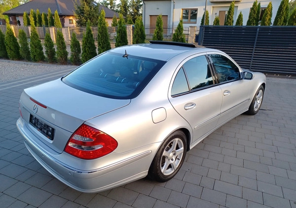 Mercedes-Benz Klasa E cena 25999 przebieg: 201650, rok produkcji 2005 z Radom małe 172